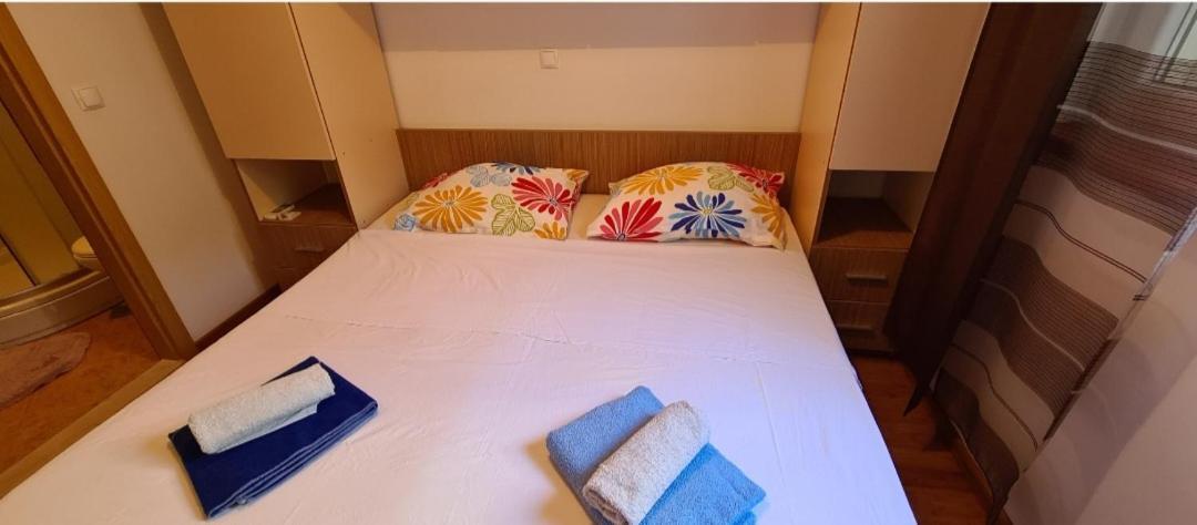 Apartmani Gizela ドニー・セゲット 部屋 写真